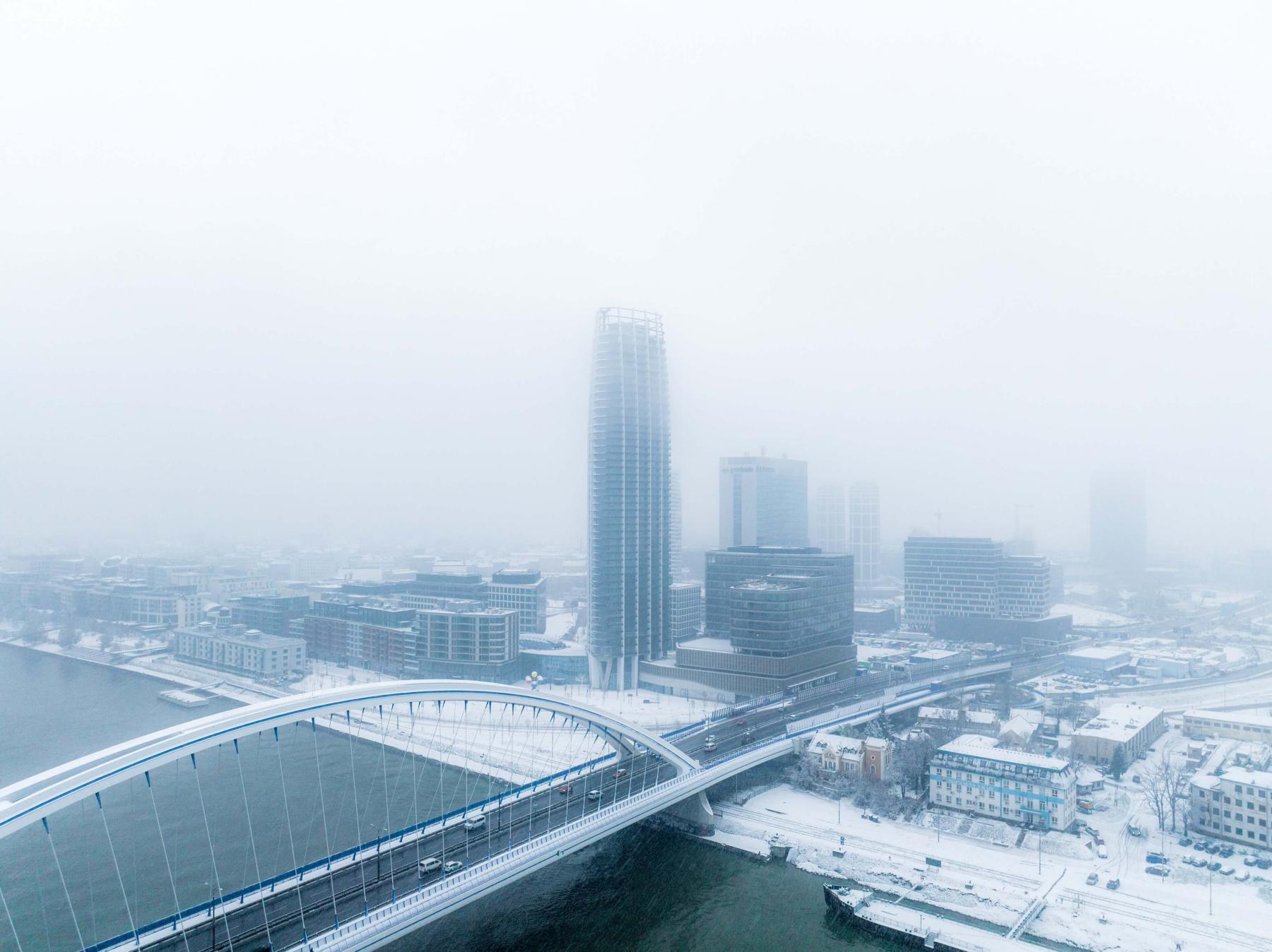 Eurovea Tower v zime